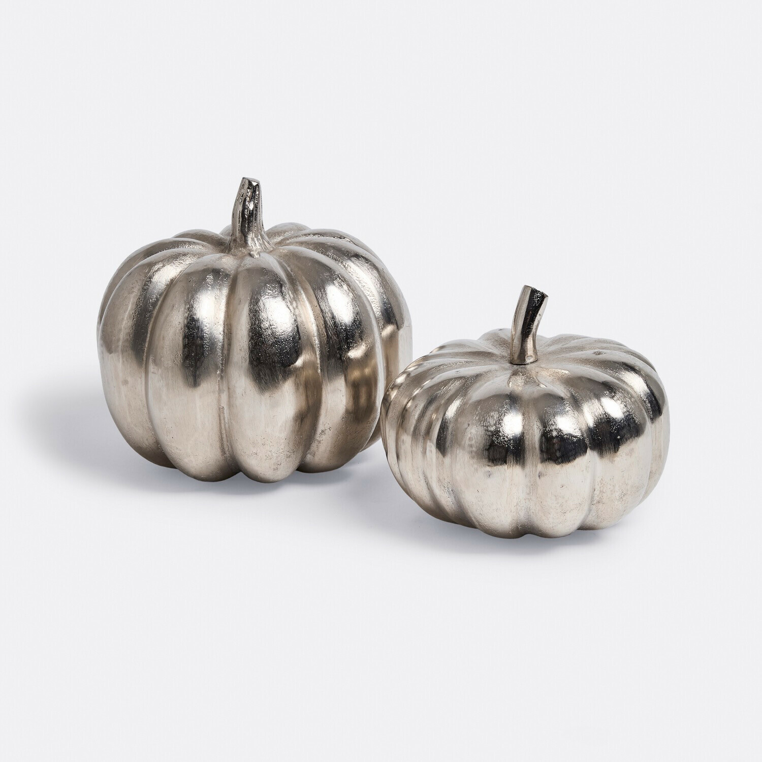 Sierpompoen set van 2 Alérisse Twee decoratieve pompoenen van zilverkleurig metaal met glanzende afwerking voor herfstdecoratie
