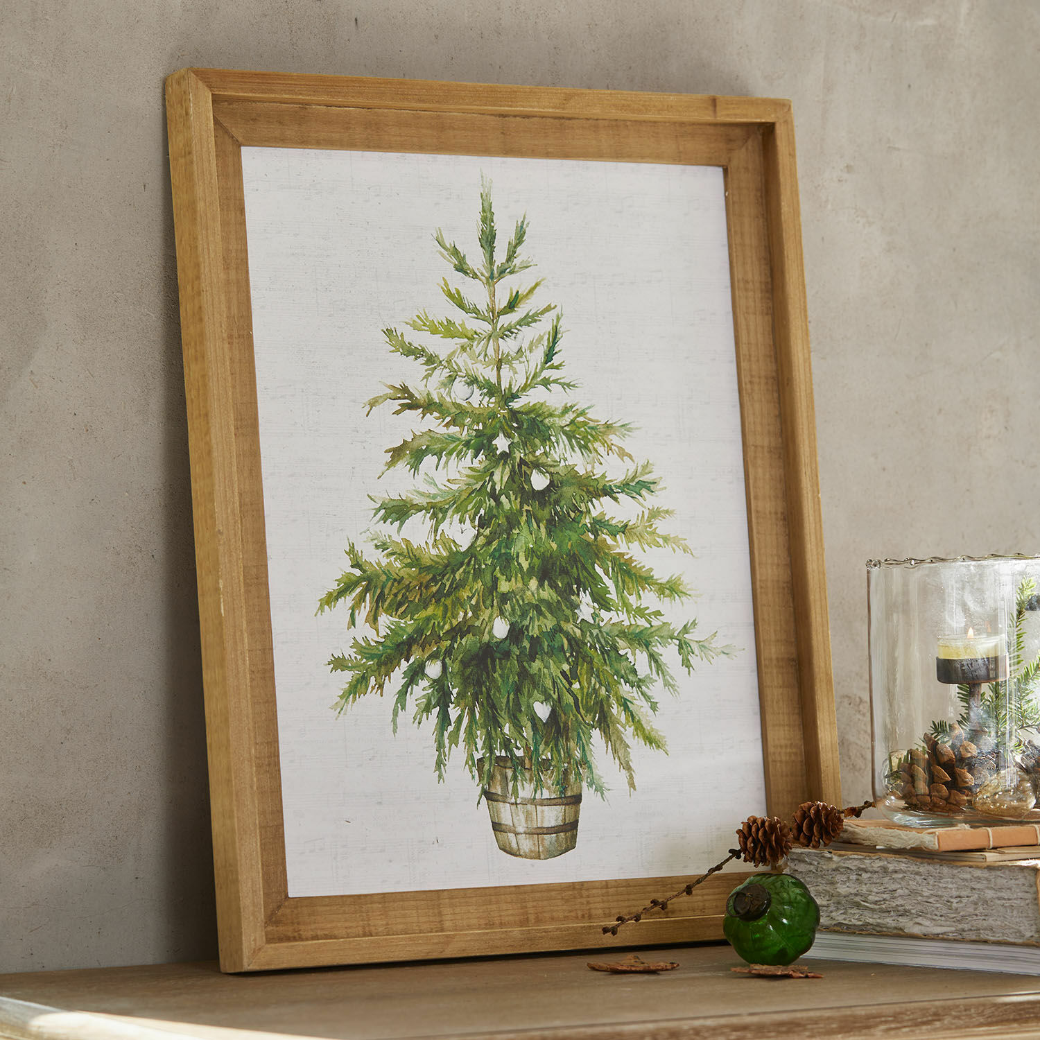 Schilderij met groene kerstboom in lichte houten lijst, kerstwanddecoratie