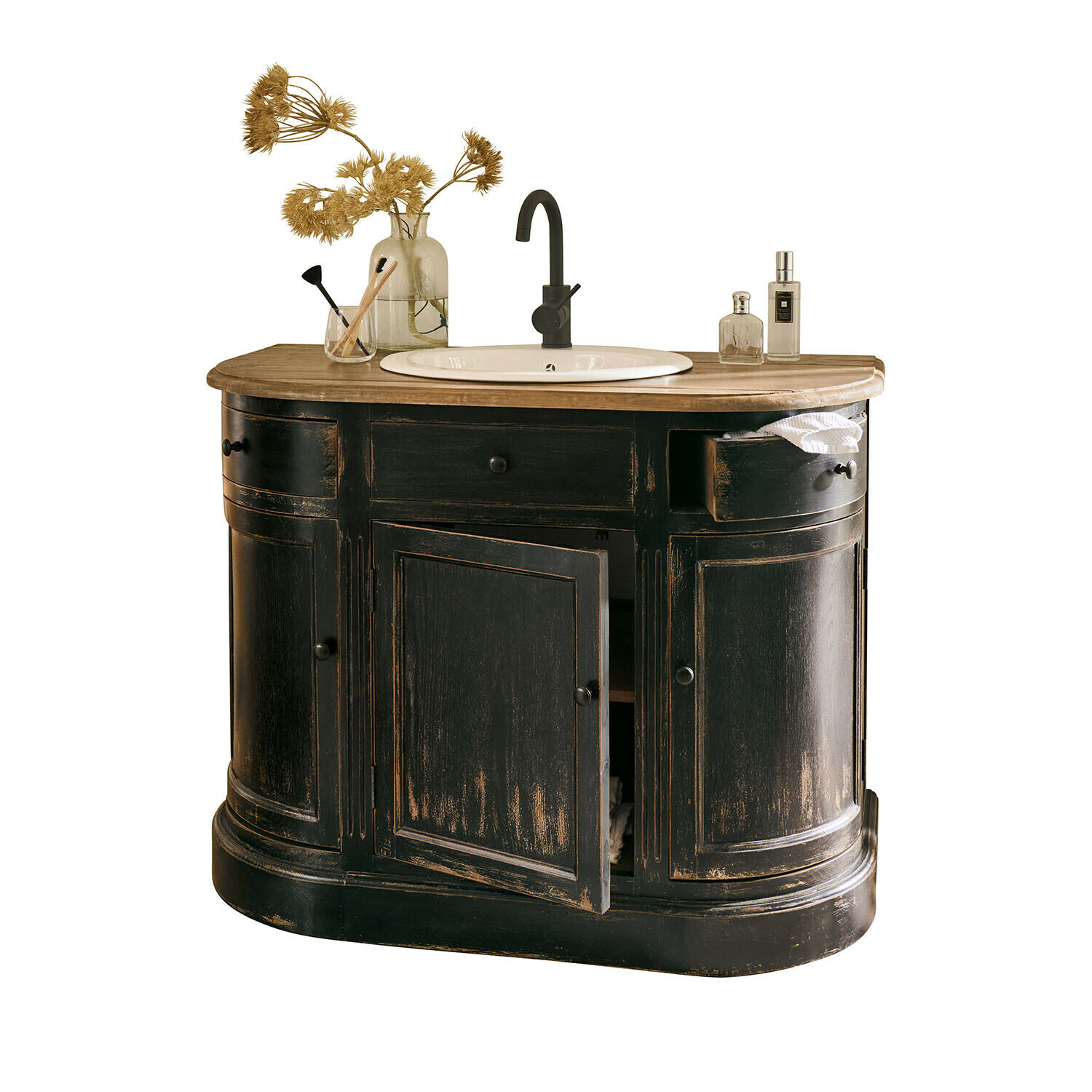 Zwarte houten badkamerkast met witte wastafel en licht houten blad in rustieke stijl