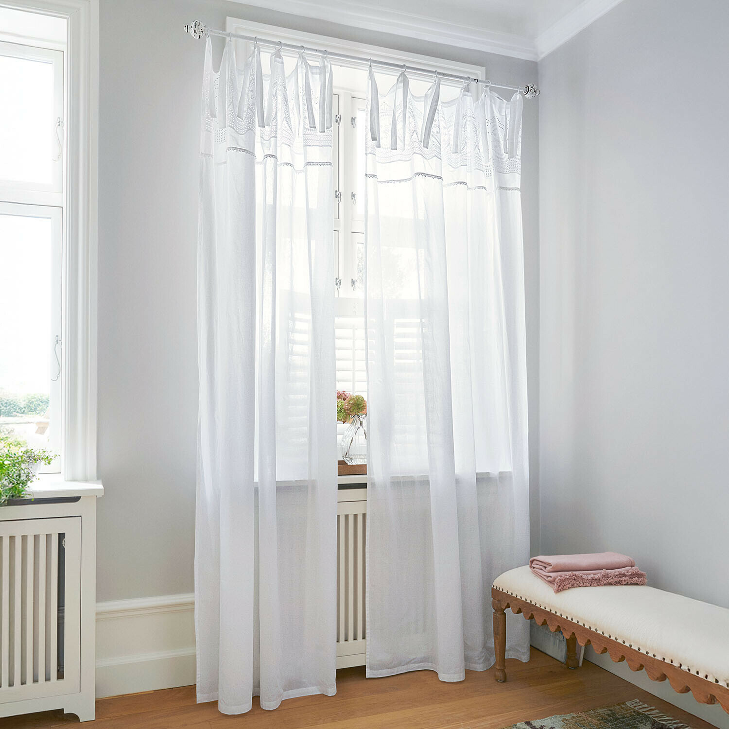 Gordijn Olyane Witte, lichte gordijnen van doorschijnende stof met fijne borduursels voor lichte kamers