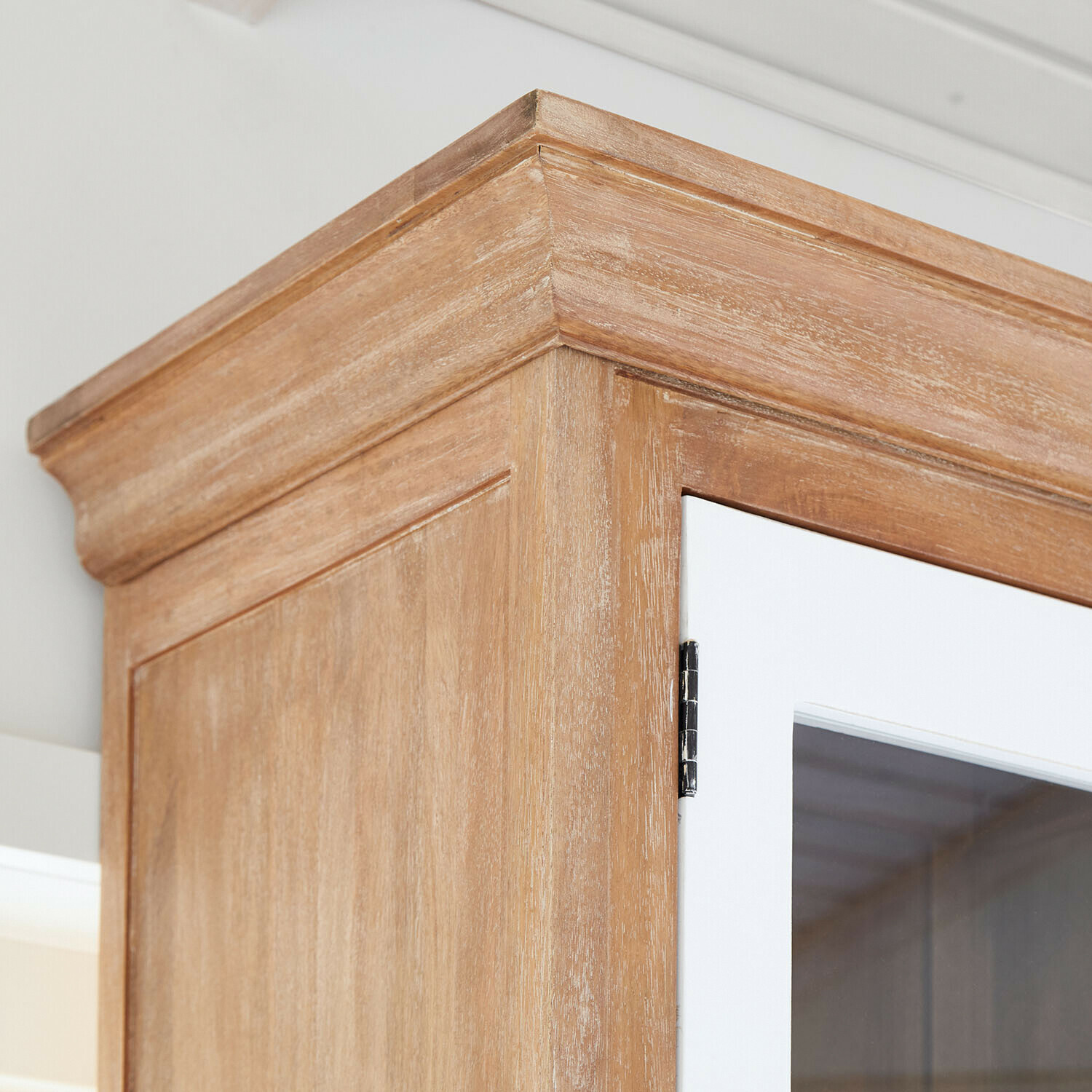 Kast Isaverny