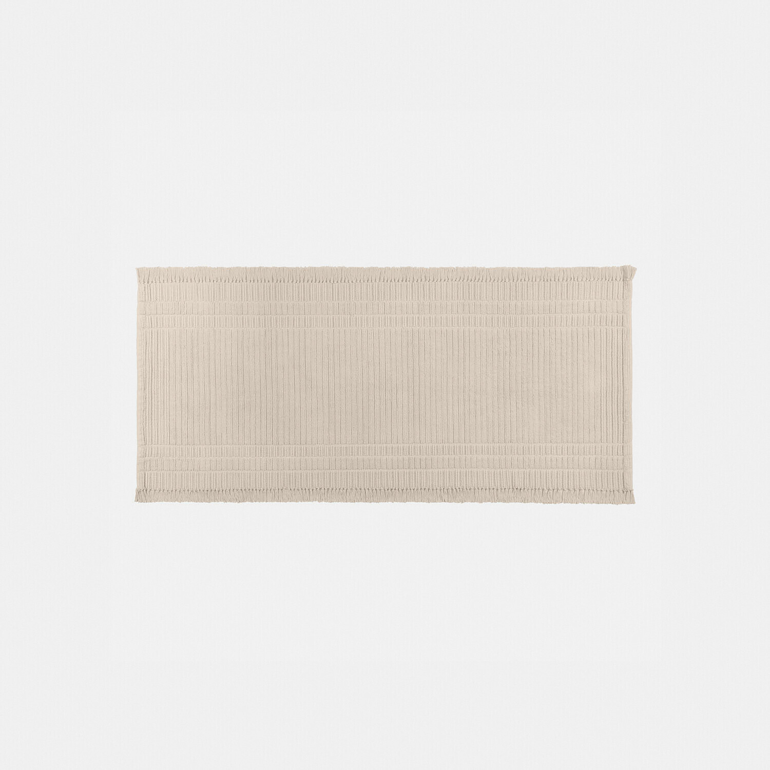 Loper Clairenne Beige katoenen badmat met subtiel patroon en franjes aan de randen voor badkamer
