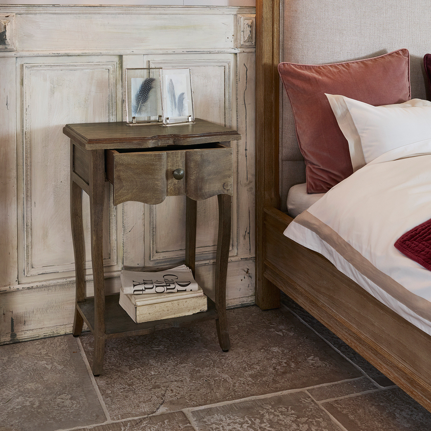 Bijzettafel Finstock Houten nachtkastje in natuurlijke kleur met lade en plank voor slaapkamer