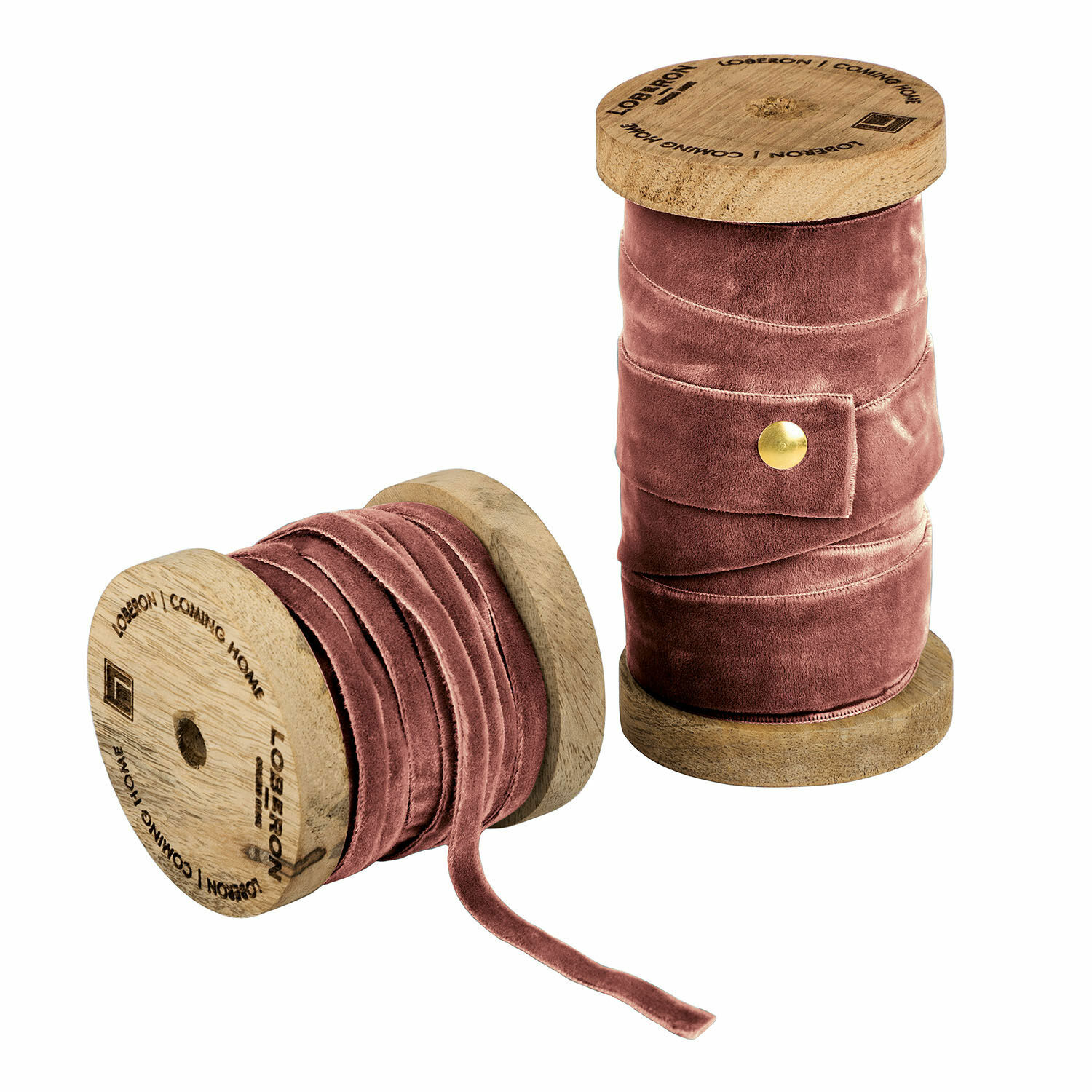 roze Set van twee roze fluwelen linten op houten spoelen voor decoratie en knutselen