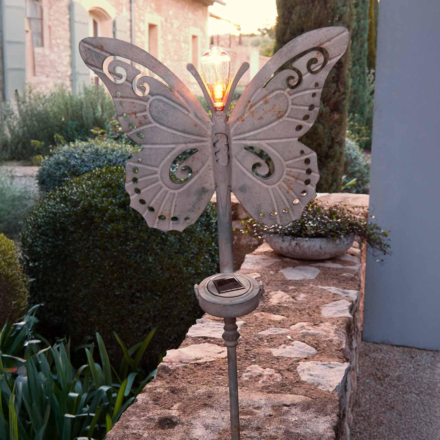 Decoratieve tuinlamp van grijs metaal in vlindervorm met solar LED-licht