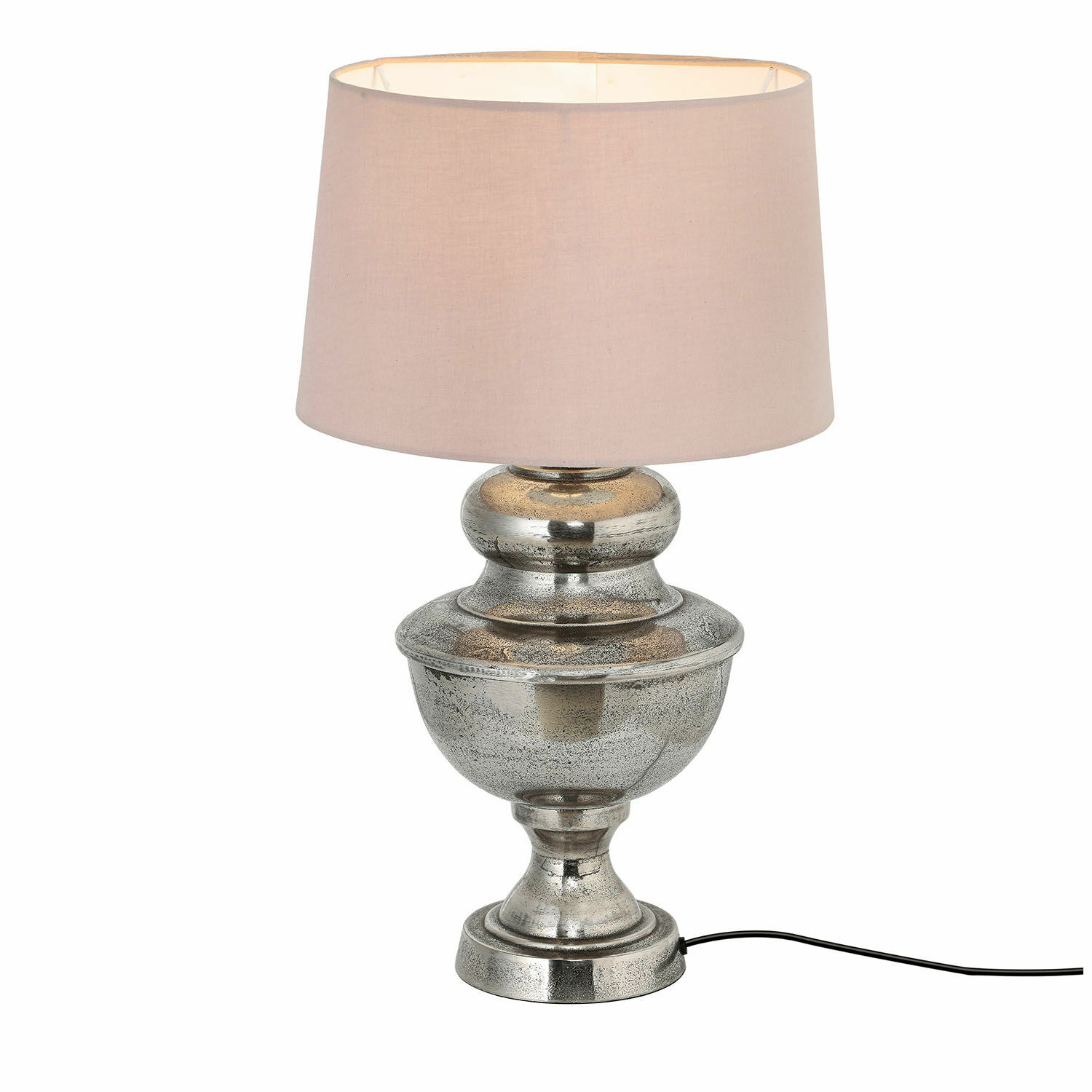 Tafellamp met zilverkleurige metalen voet en beige kap, decoratieve verlichting voor woonkamer