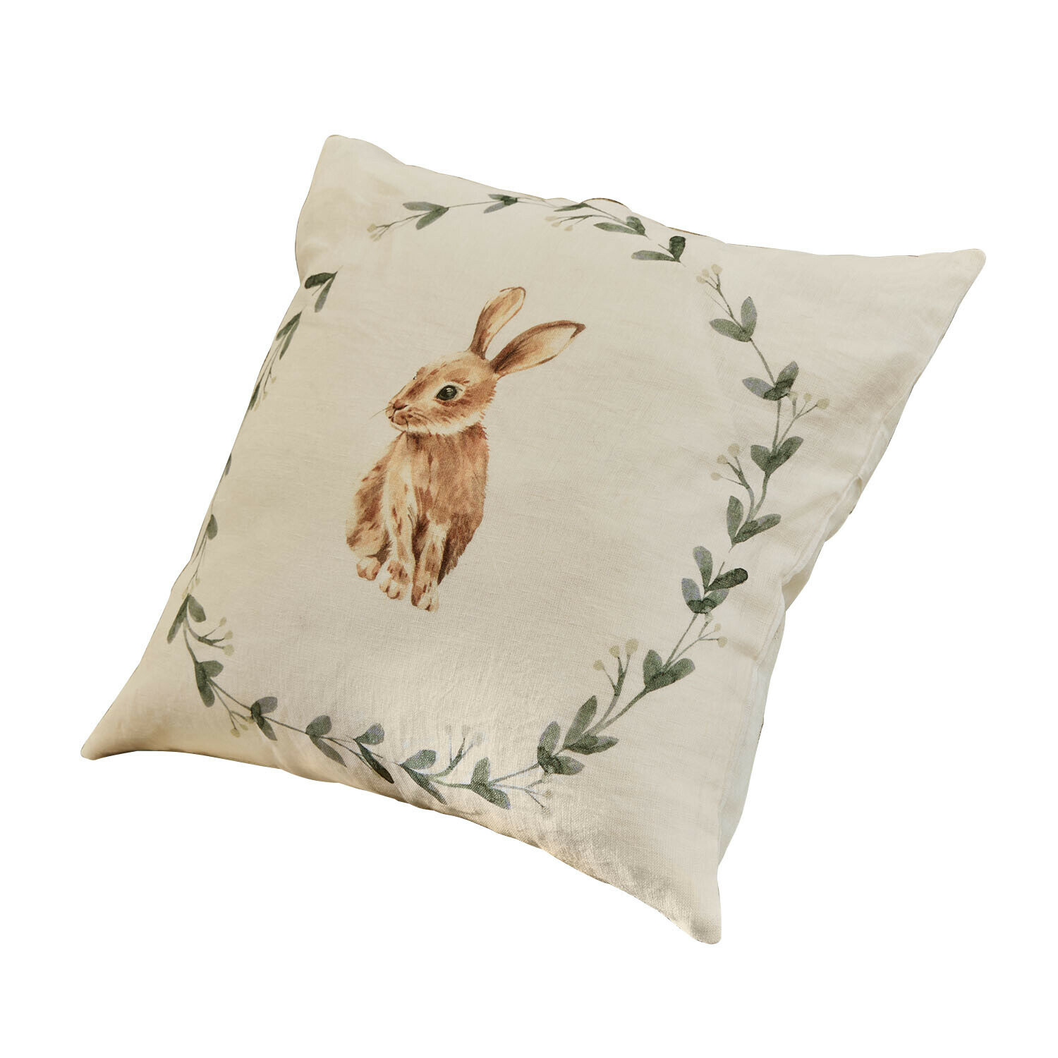 Beige kussen met bruine konijnprint en groene bladeren, sfeervolle woondecoratie