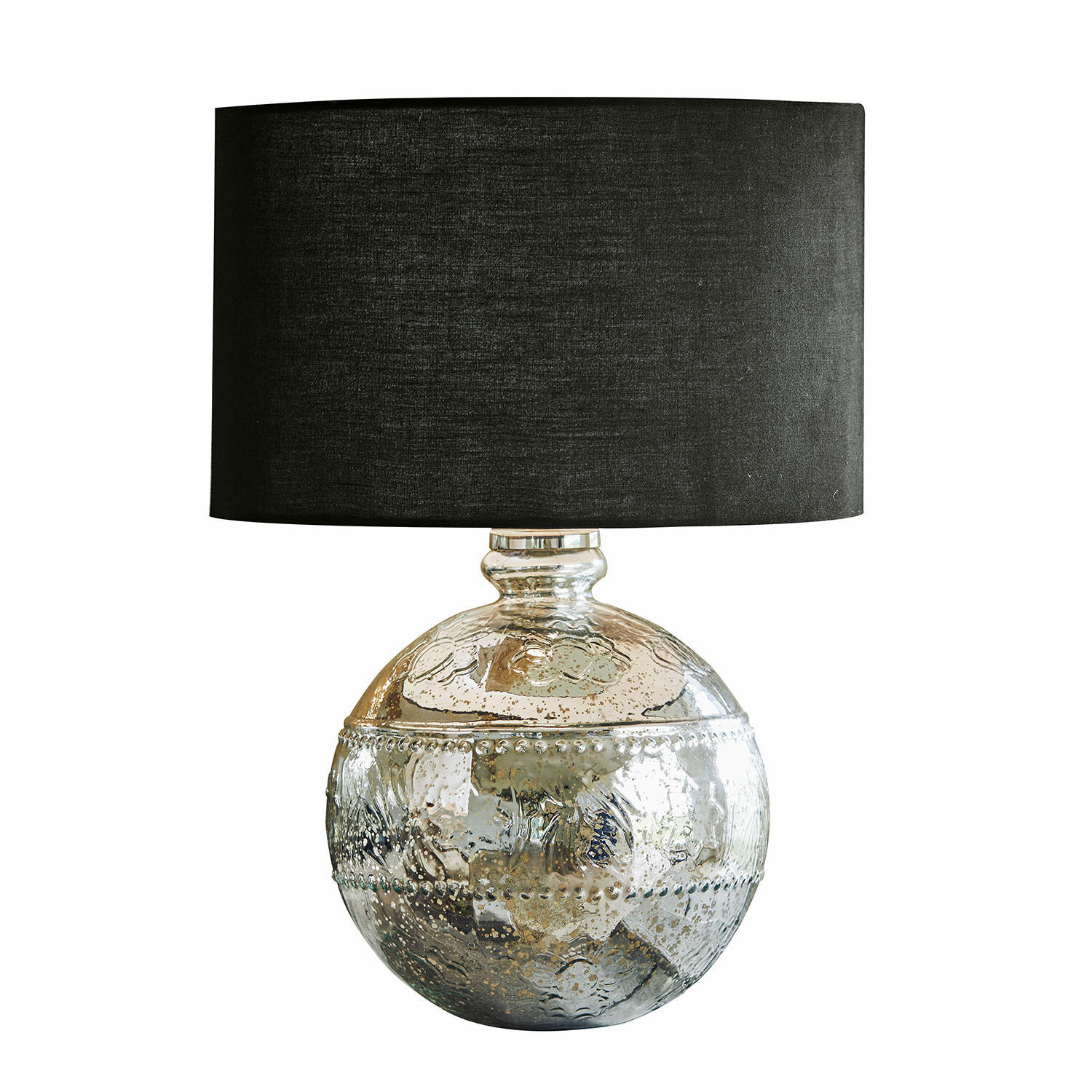 Decoratieve tafellamp met bolvormige zilveren glazen voet en zwarte kap voor woonkamer
