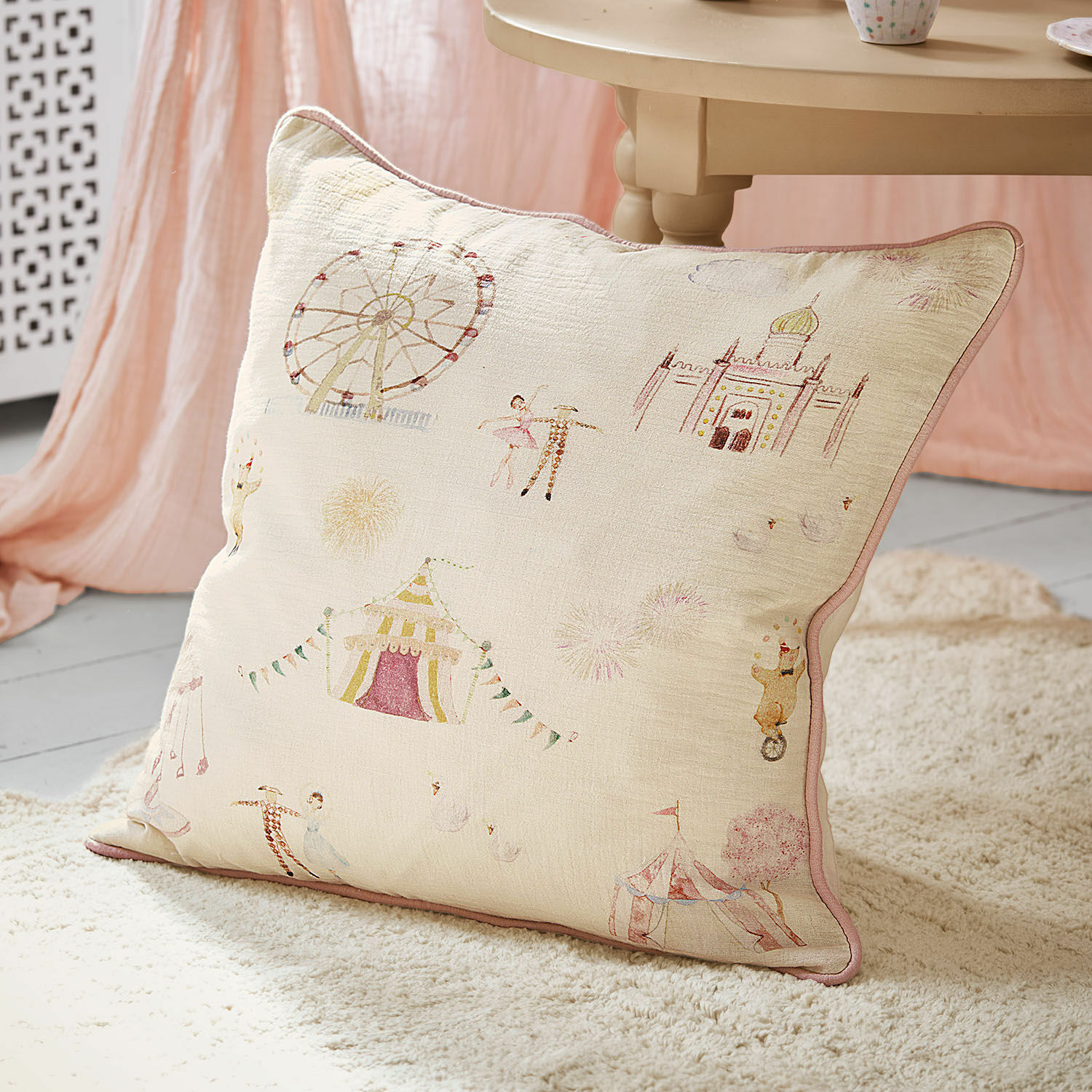 Kussenhoes Miyara Licht katoenen sierkussen met pastel circusmotief, decoratief voor een gezellige woonkamer