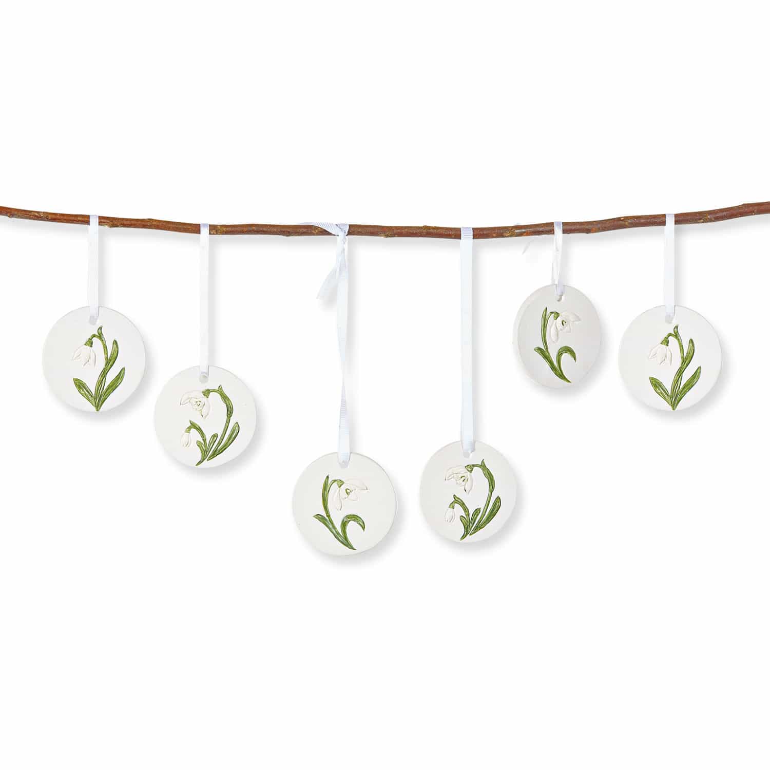 Hanger set van 6 Willmare Witte hangdecoraties met sneeuwklokjesmotief aan wit lint voor lentehuisdecoratie