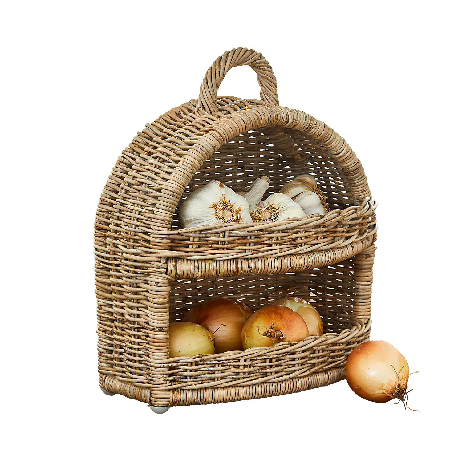 Tweedelige rieten mand in natuurlijke kleur met uien en knoflook voor groenteopslag