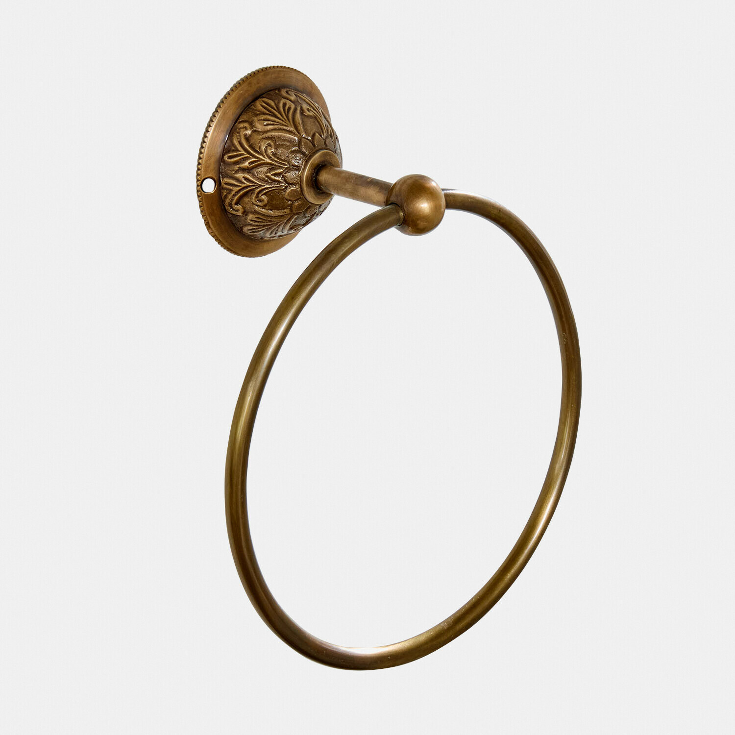 Ronde messing handdoekring met decoratieve vintage wandhouder voor badkamer