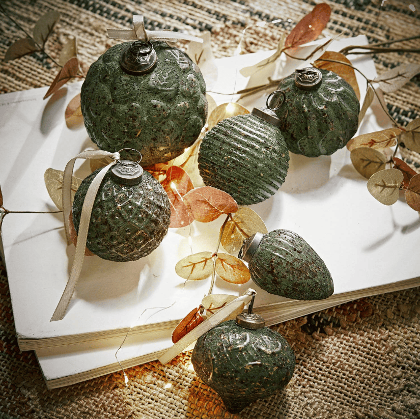 Set van 6 groene kerstversieringen Moriches met textuur en linten voor feestelijke decoratie