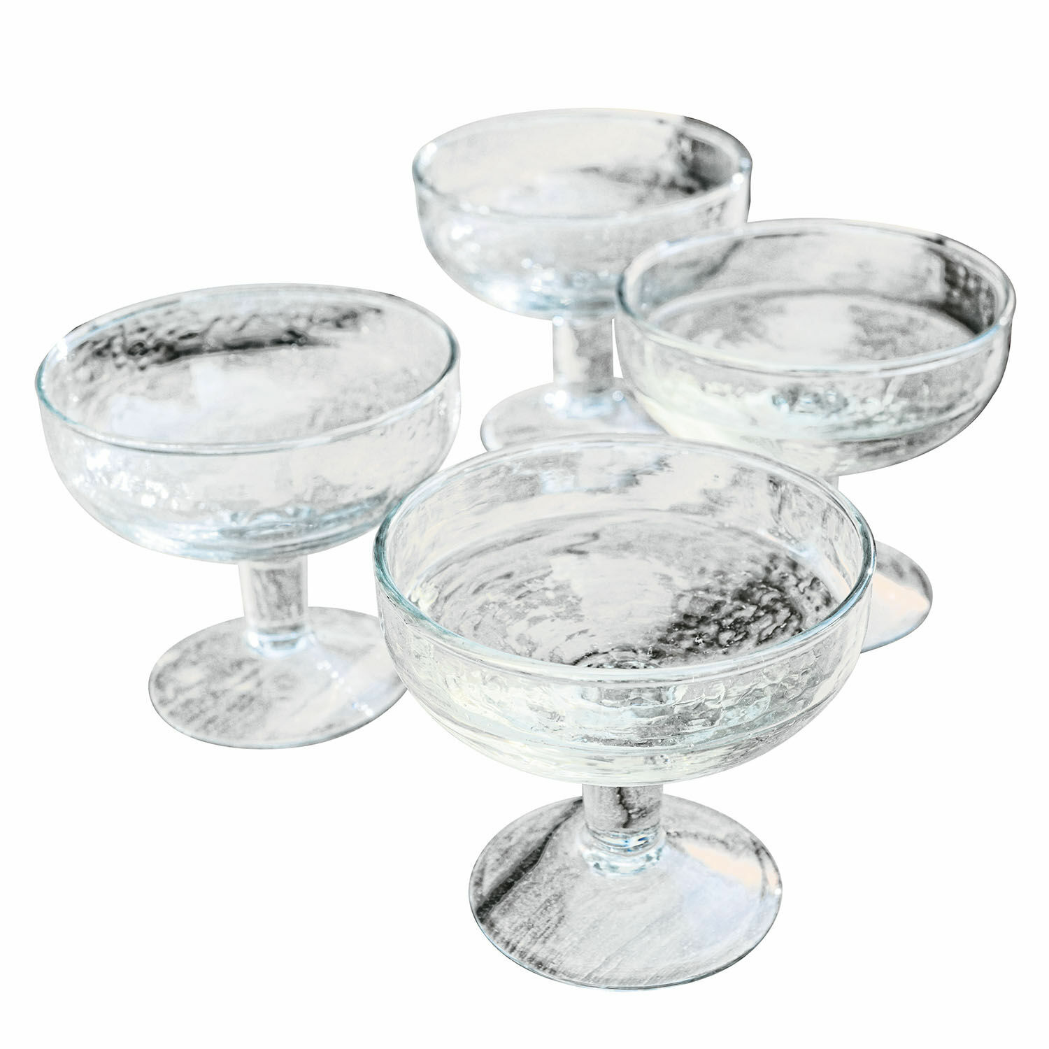Glas set van 4 Port Vila Set van vier transparante, gestructureerde glazen op voet voor stijlvolle dranken.