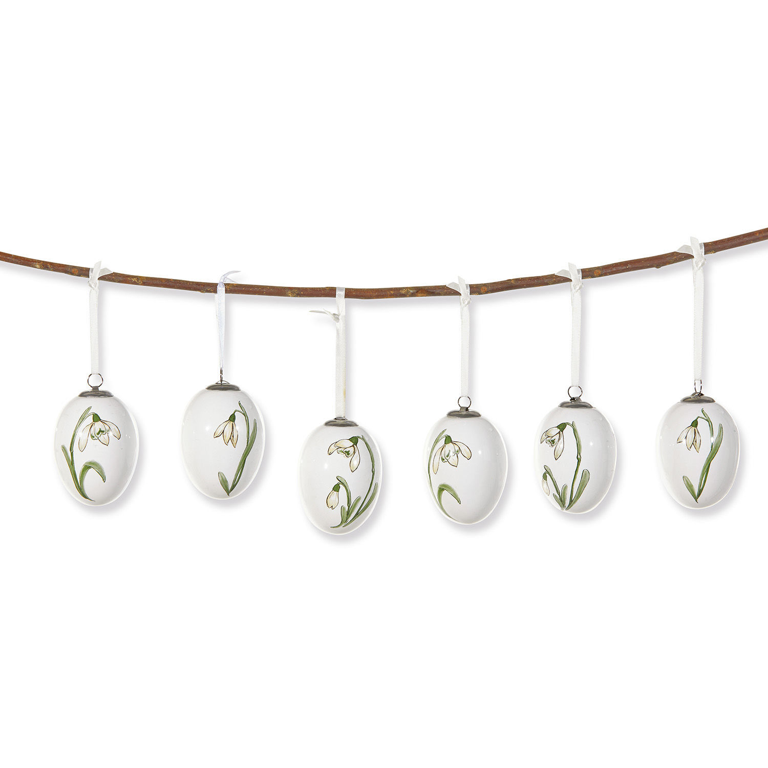 Paasei set van 6 Willmare Set van zes witte keramische eieren met groene bloemen, hangend aan een tak, lentedeocratie