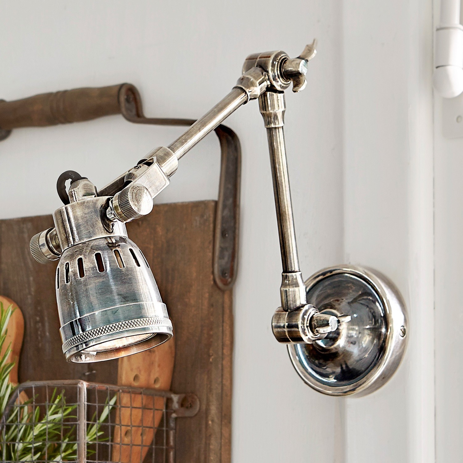 Wandlamp Abagail Verstelbare metalen wandlamp in zilveren vintage stijl voor sfeervolle binnenverlichting