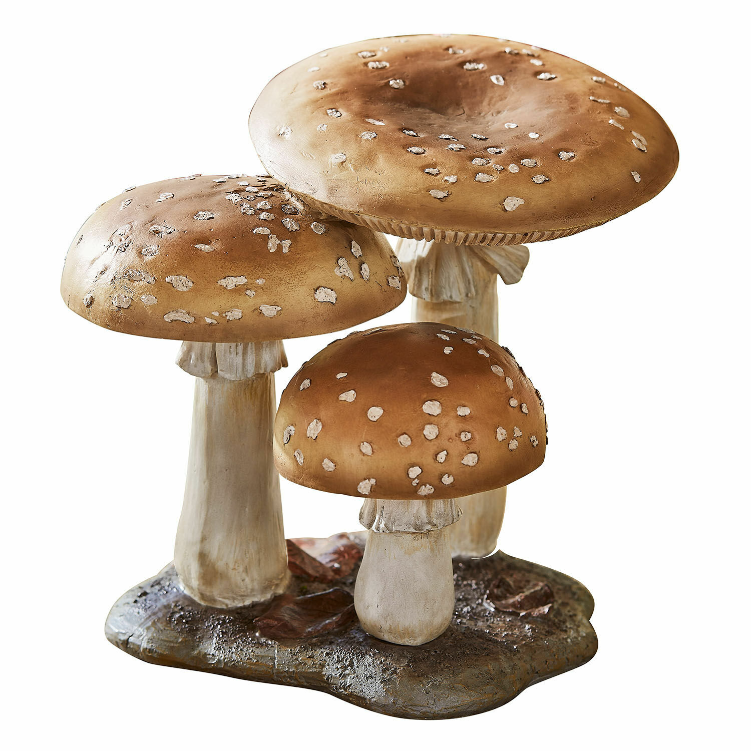 Decoratie van drie bruine paddenstoelen met witte vlekken op een grondachtige basis, woonaccessoire
