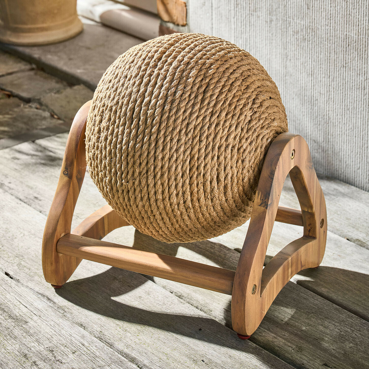 Krabbal Laredina Ronde krabpaal voor katten van natuurlijk touw met licht houten frame voor binnengebruik