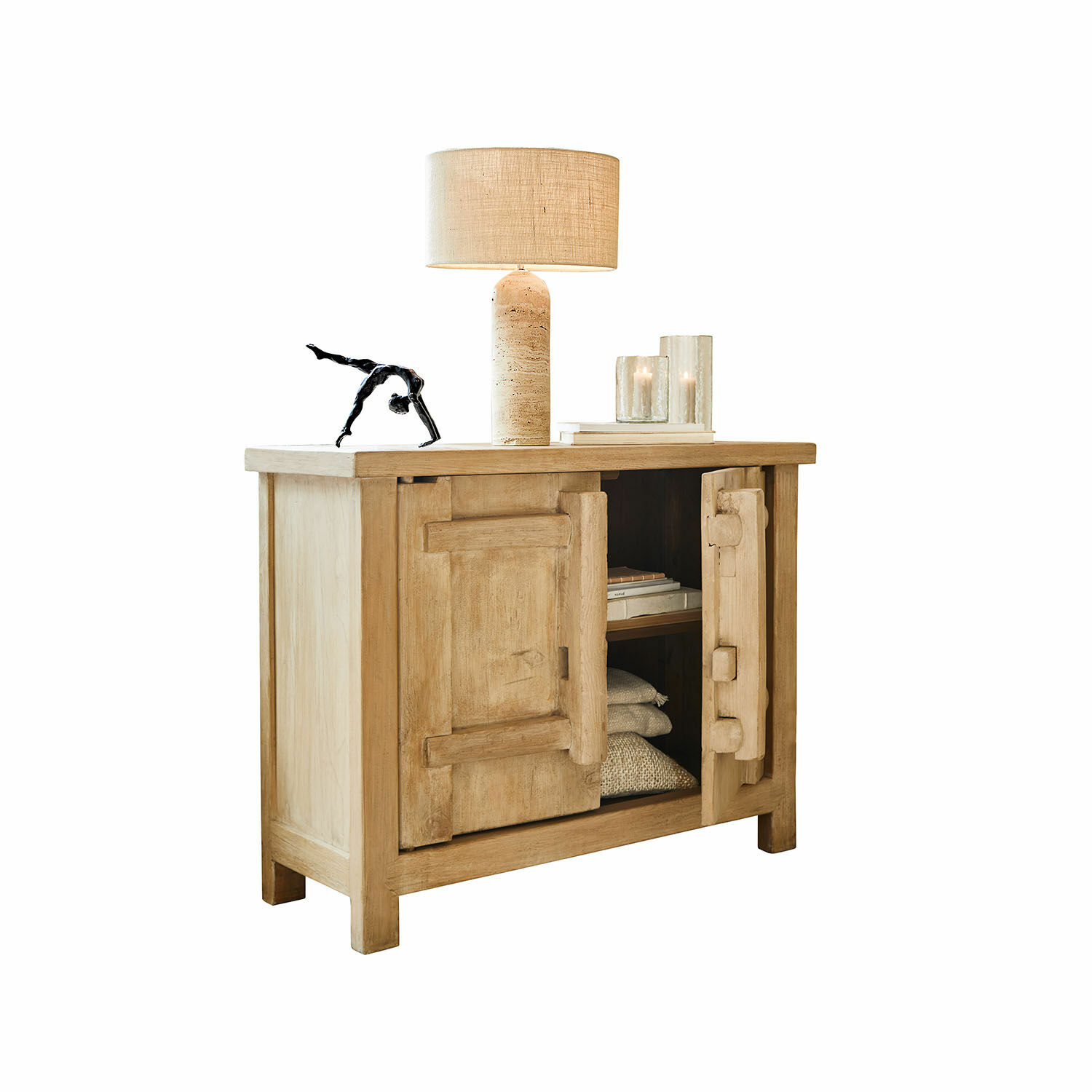 Lage kast Trésorique Houten dressoir in natuurlijke kleur met lamp en decoraties, opbergmeubel voor woonkamer