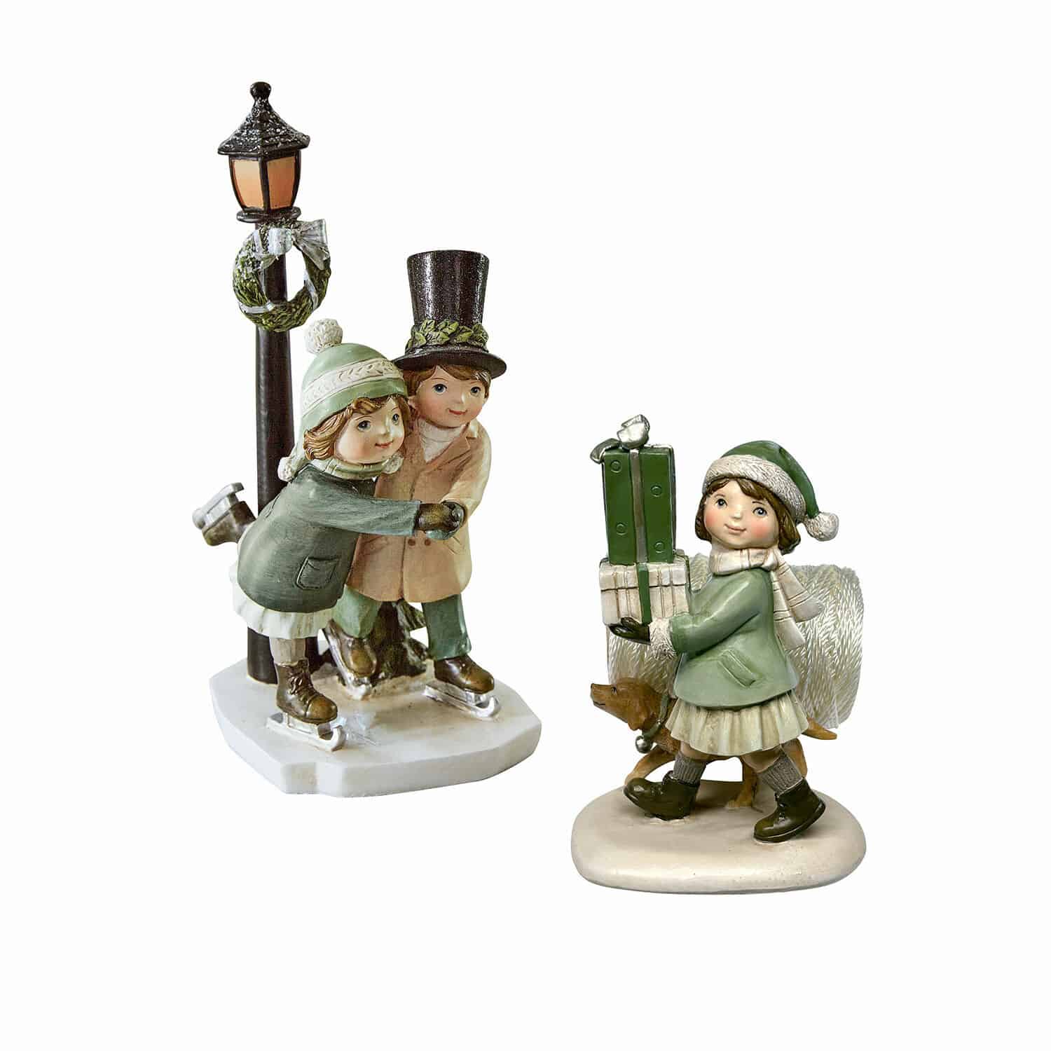 Beeldje set van 2 Marquelline Beeldjes van kinderen in groene en beige kleding op ijs en met cadeaus, winterdecoratie