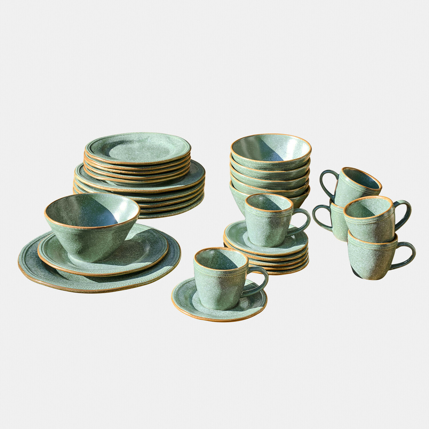 Groene keramische servies set met borden, kopjes en kommen voor dagelijks gebruik