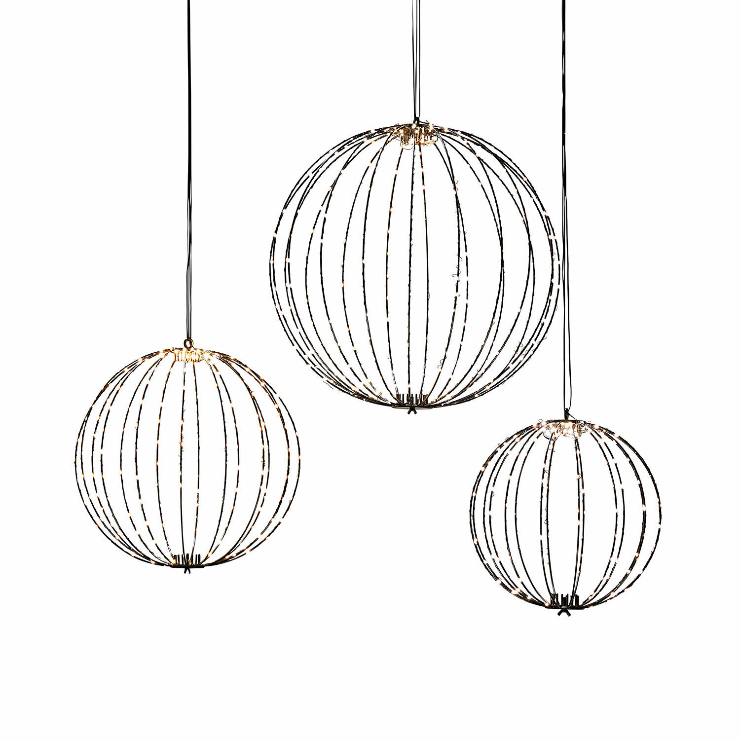 Ledlichtbol set van 3 Brilliante Set van drie zwarte metalen bolvormige hanglampen met subtiele LED-verlichting voor modern interieur