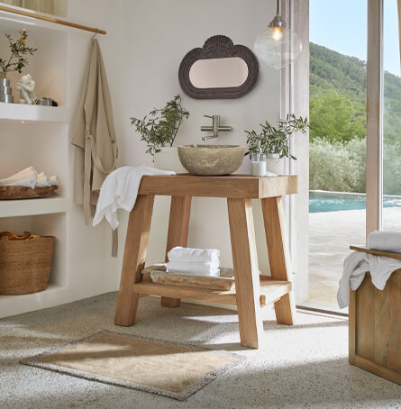 Een badkamer met natuurlijk licht