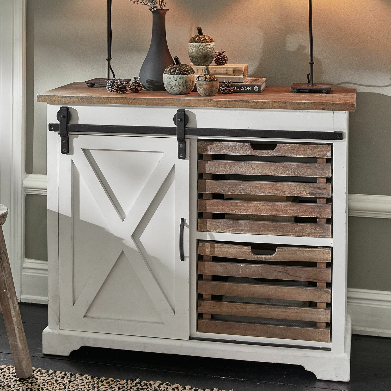 Lage kast Bastid Witte houten dressoir met natuurlijk blad en twee rustieke houten lades voor opbergruimte