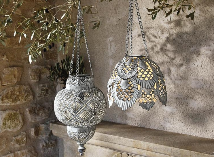 Grijze metalen oosterse lantaarns met opengewerkt patroon, hangende decoratieve verlichting voor binnen en buiten