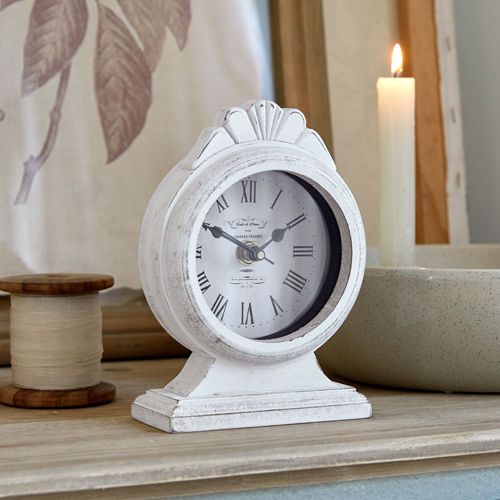 Witte vintage houten tafelklok met Romeinse cijfers, interieurdecoratie en wandklok