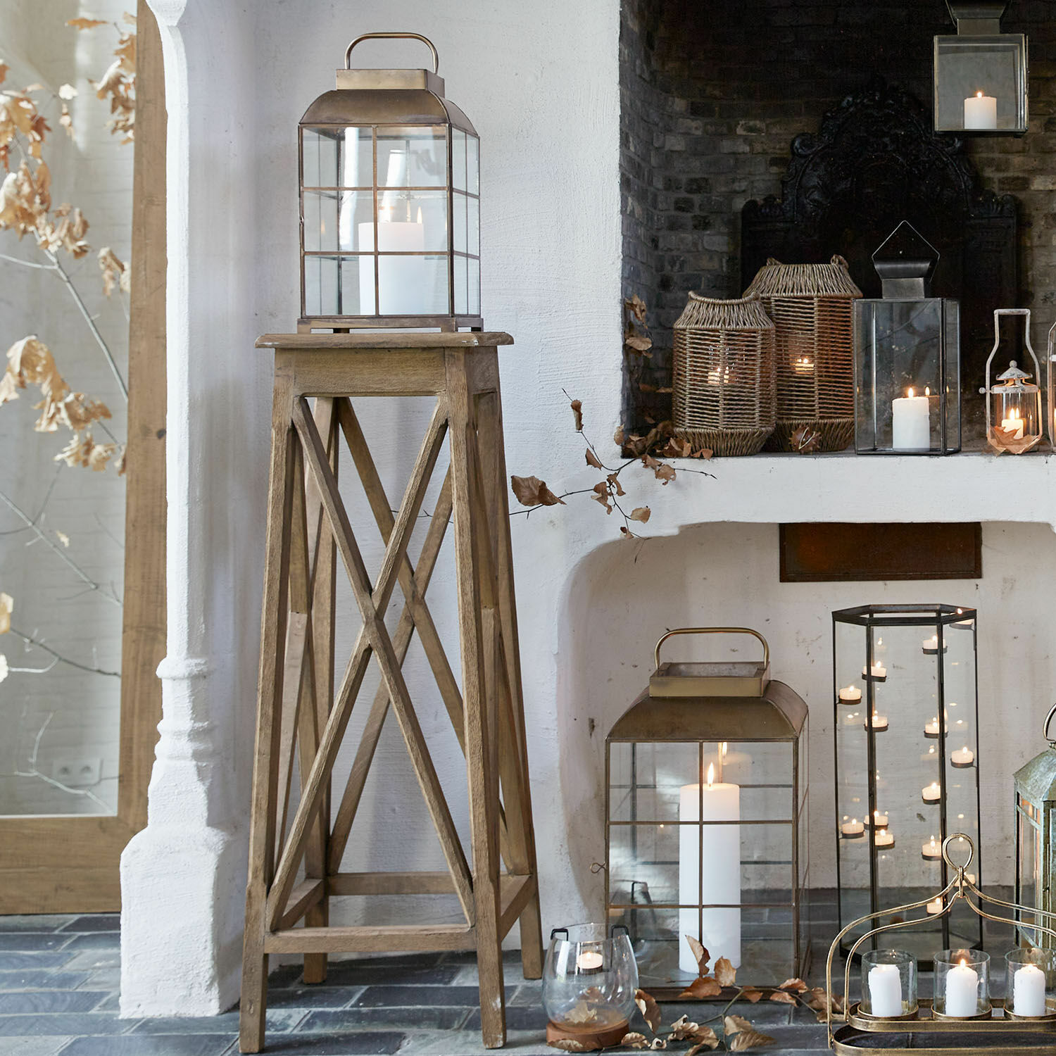 Lantaarn set van 2 Flavin Houten standaard met vintage metalen lantaarn en witte kaars, interieurdecoratie met lantaarns