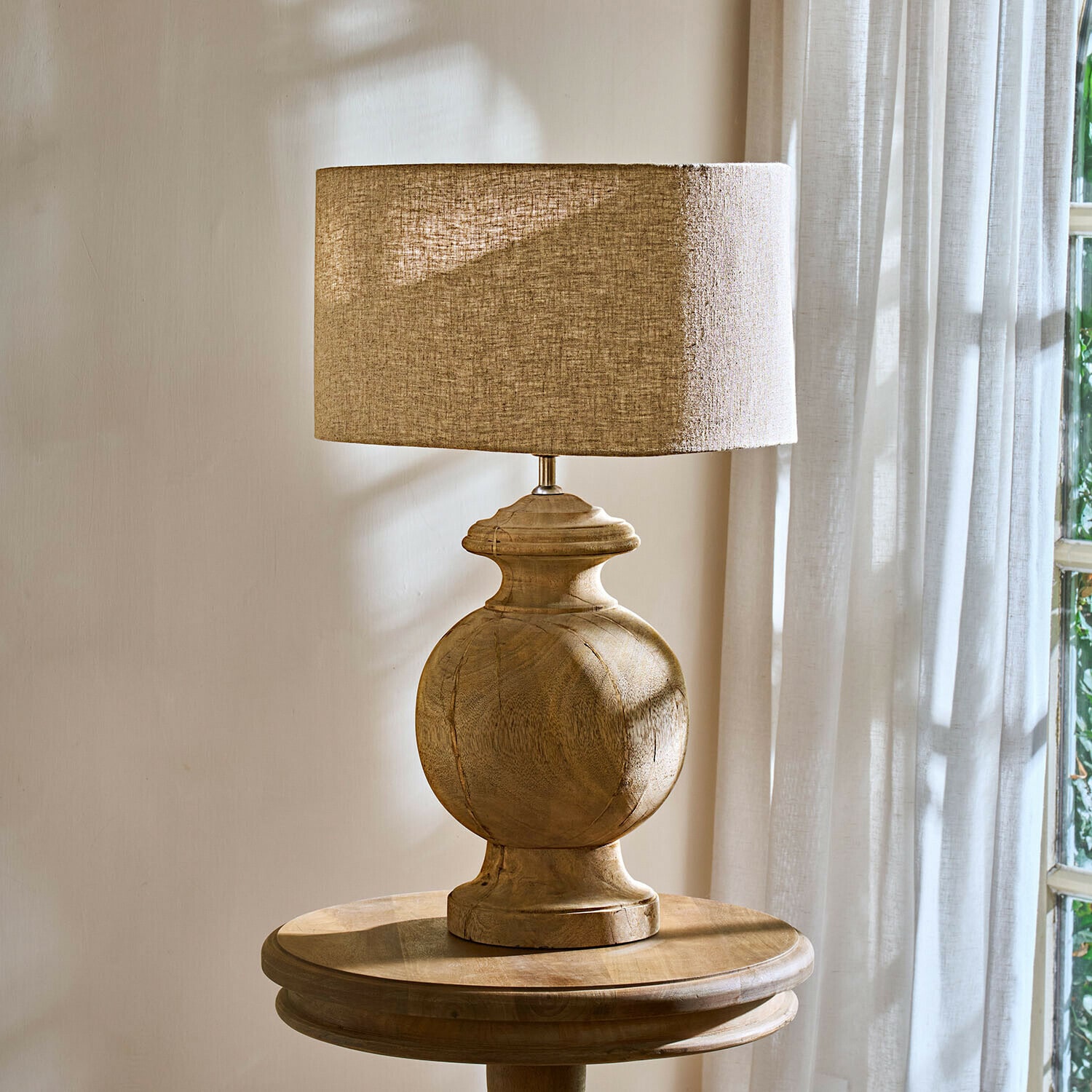 Tafellamp Everholt Tafellamp met houten voet en beige kap, natuurlijke materialen voor interieurdecoratie