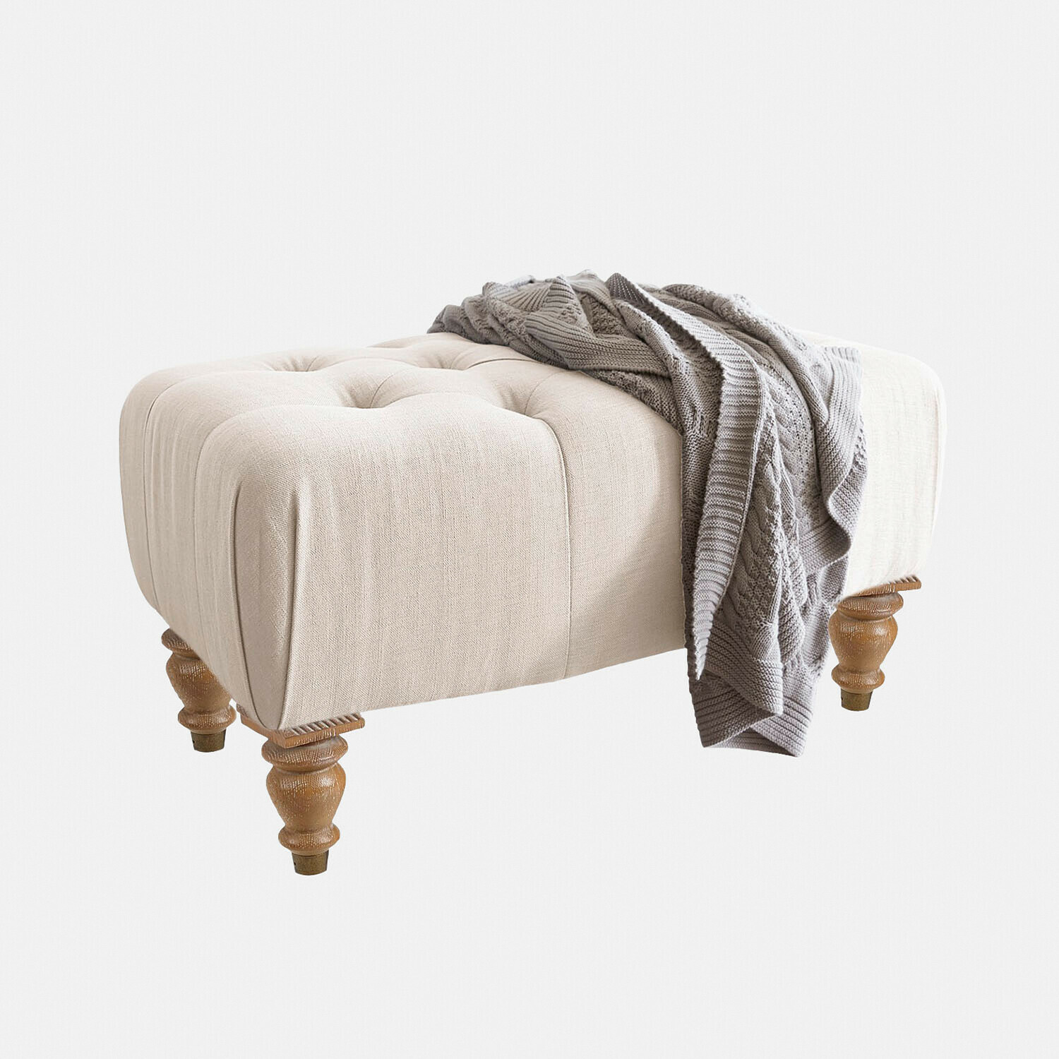 Hocker Durance Beige gestoffeerde poef met houten poten en grijze gebreide deken voor woonkamer