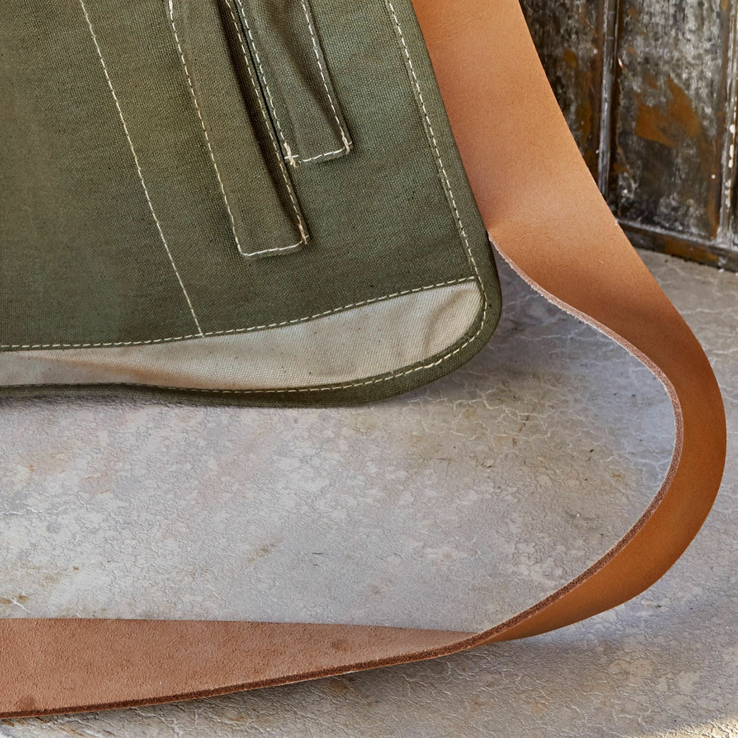 Riem met tuingereedschap Lykke