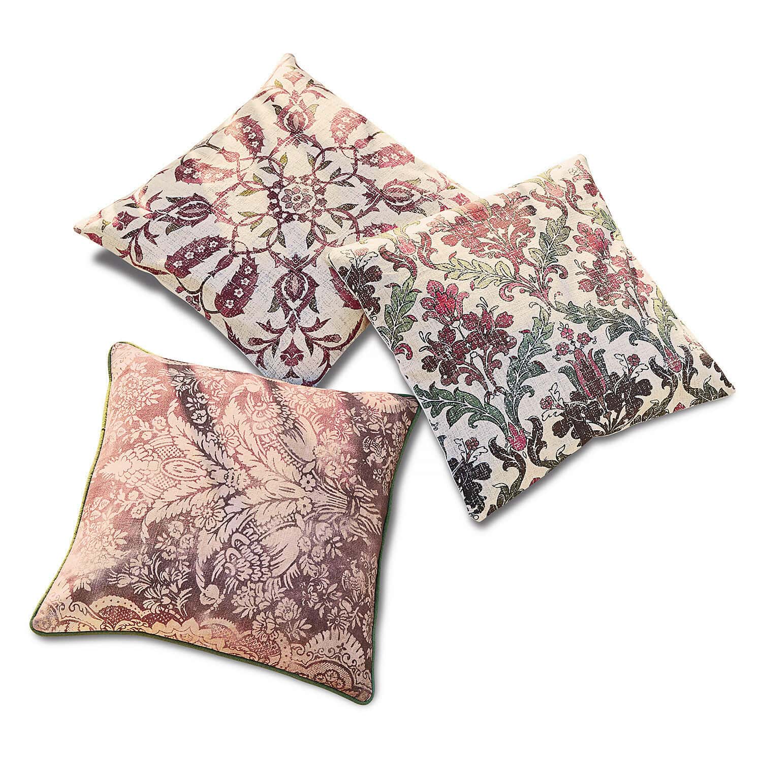 Kussenhoes set van 3 Camden Set van drie decoratieve katoenen kussens met bloemenpatronen in roze en groene tinten