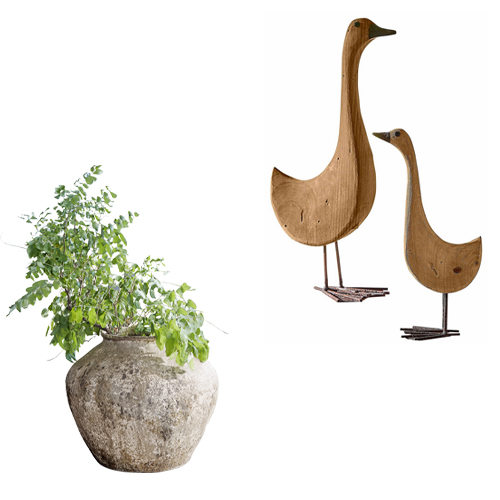 Decoratieve stenen vaas met groen blad en houten vogelornamenten