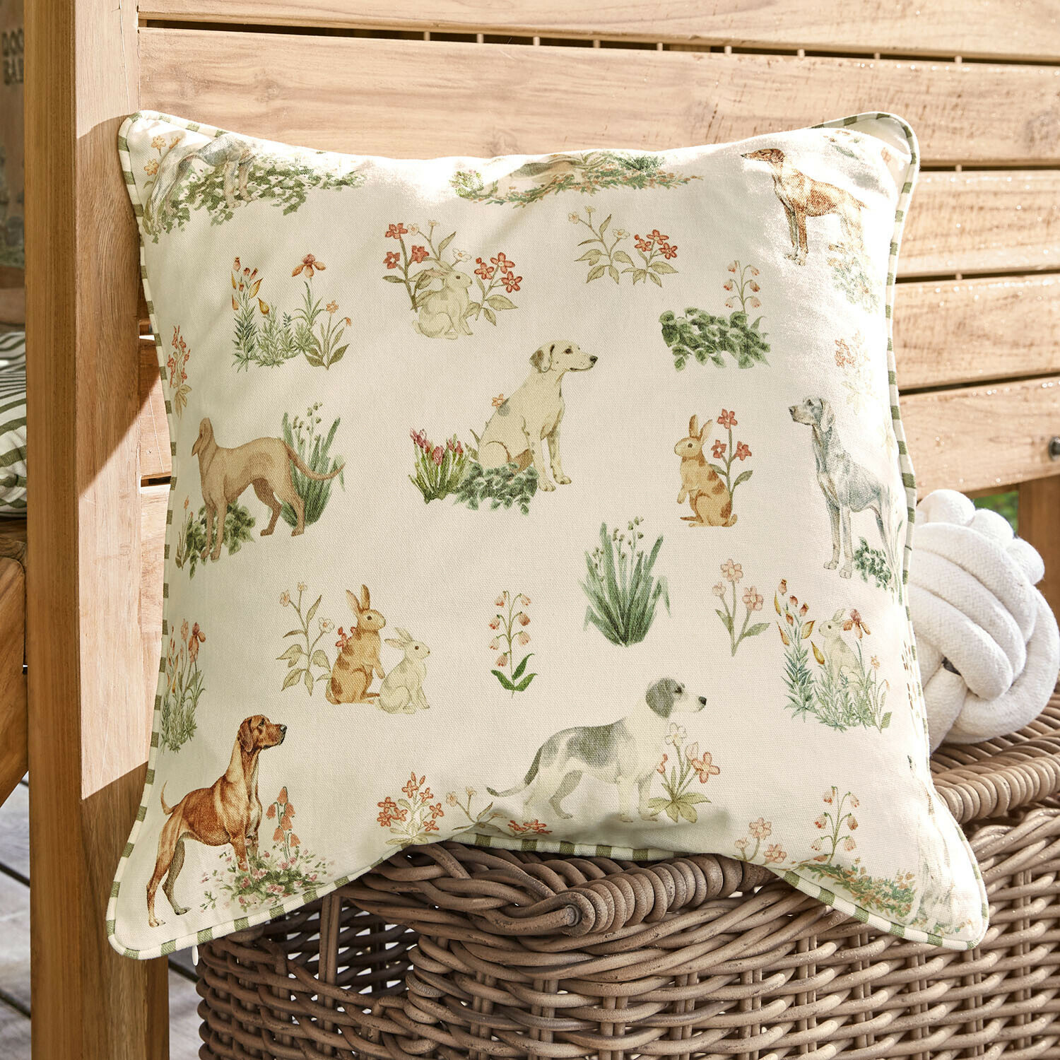 Kussenhoes Stubsi Decoratief katoenen kussen in crème met print van honden en konijnen, sfeervolle woonaccessoire