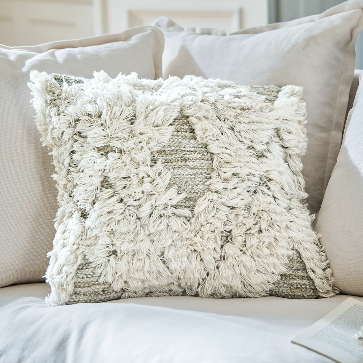 In- & outdoor kussenhoes Meagan Decoratief katoenen kussen in crèmekleur met pluizig patroon voor comfortabele bank