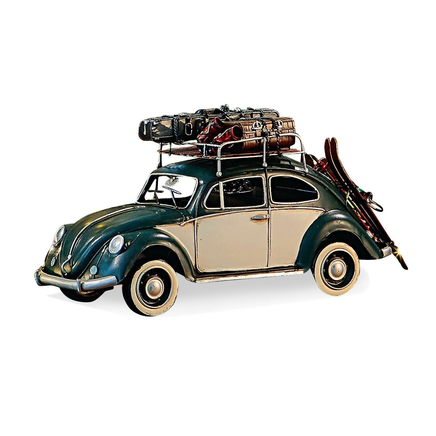 Decoratieve auto Dawlish Metalen model van klassieke groen-beige auto met bagage en ski's op het dak