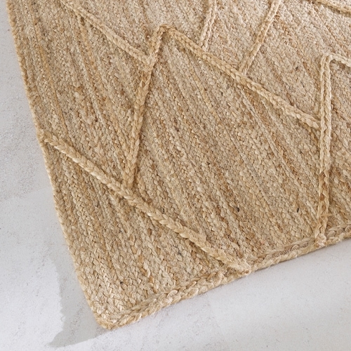 Natuurlijke jute vloerkleed in beige met geometrisch patroon, perfect voor duurzame interieurs