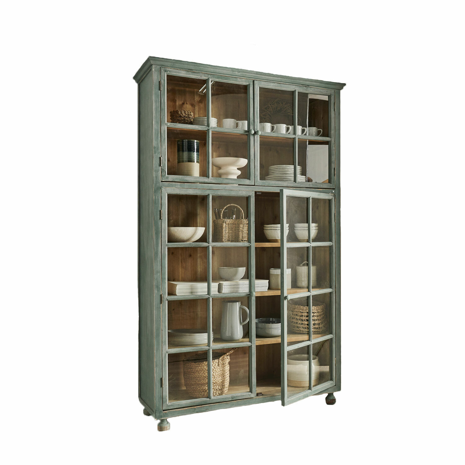 Buffetkast Bellac Groene houten kast met glazen deuren, perfect voor het opbergen van servies en decoratie.