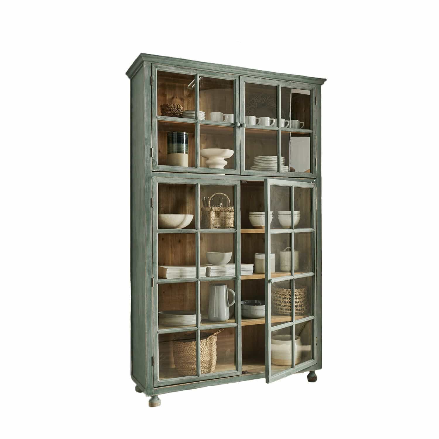 Buffetkast Bellac Groene houten kast met glazen deuren, perfect voor het opbergen van servies en decoratie.