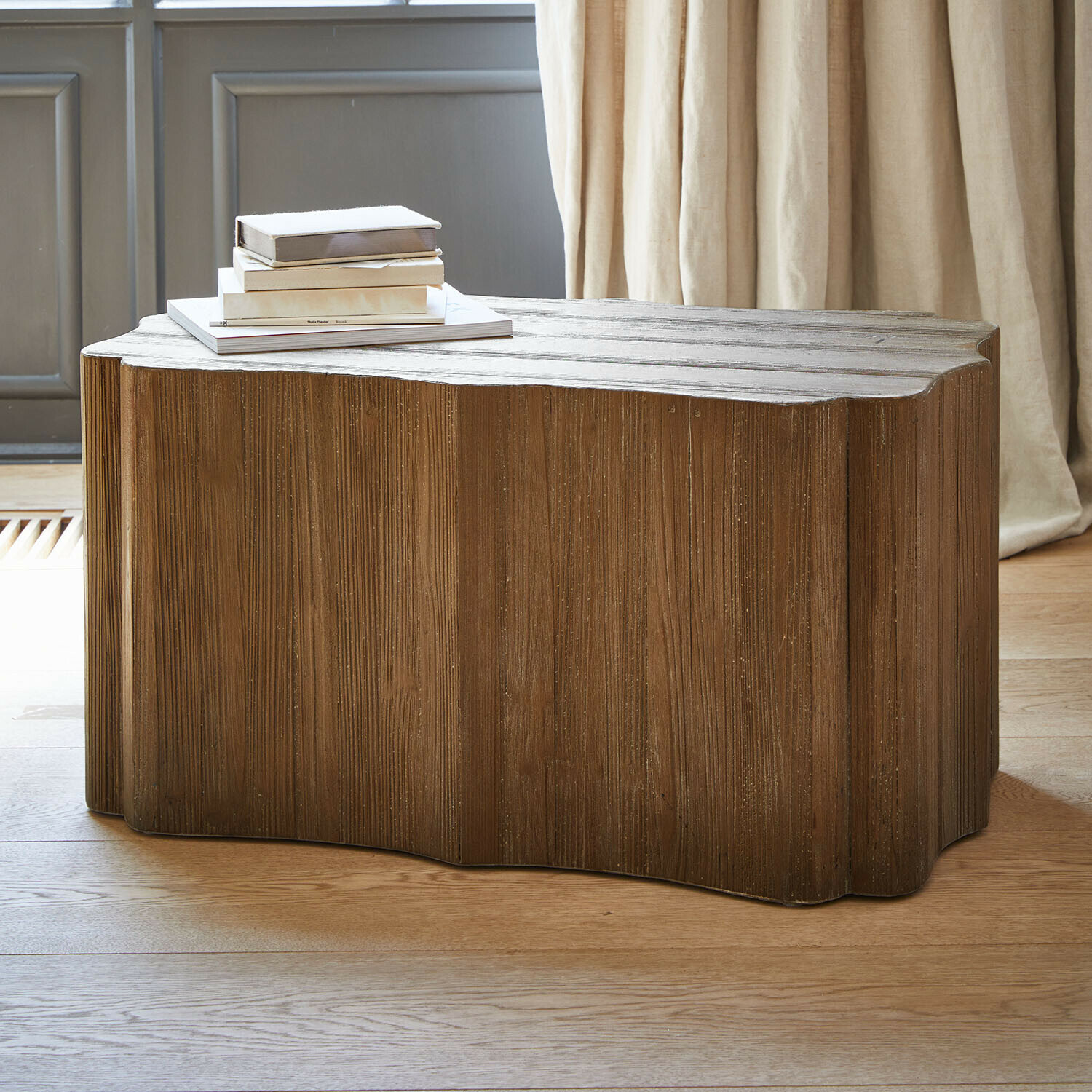 Salontafel Romette Salontafel van natuurlijk bruin hout in boomstamvorm voor een gezellige woonkamer