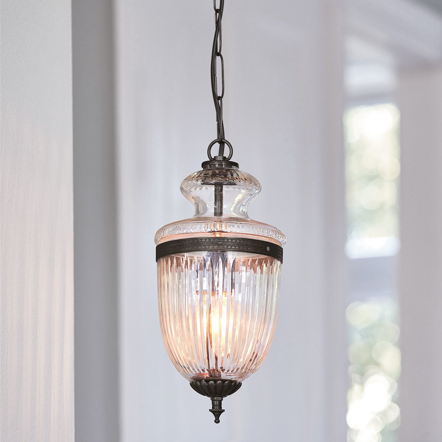 Hanglamp Marcel Glazen hanglamp met zwarte metalen details, stijlvolle decoratieve verlichting voor binnen
