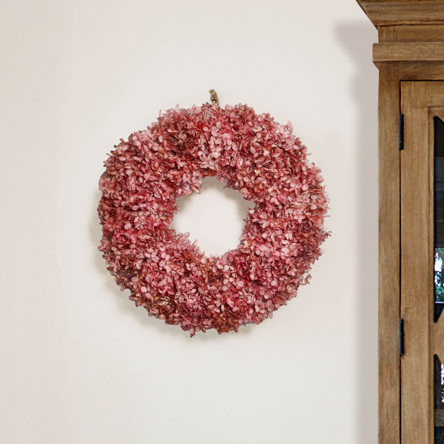 Droogbloemenkrans Amélorie Decoratieve krans van gedroogde roze bloemen aan de muur voor interieurdecoratie