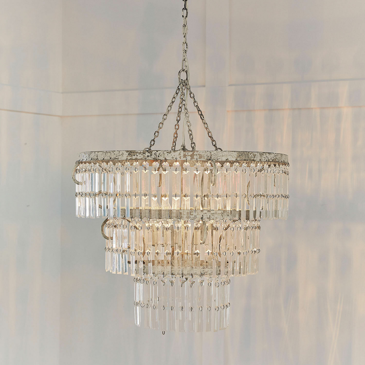 Kroonluchter Gerine Hangende kroonluchter met transparante kristallen en zilverkleurig metalen frame, decoratieve verlichting