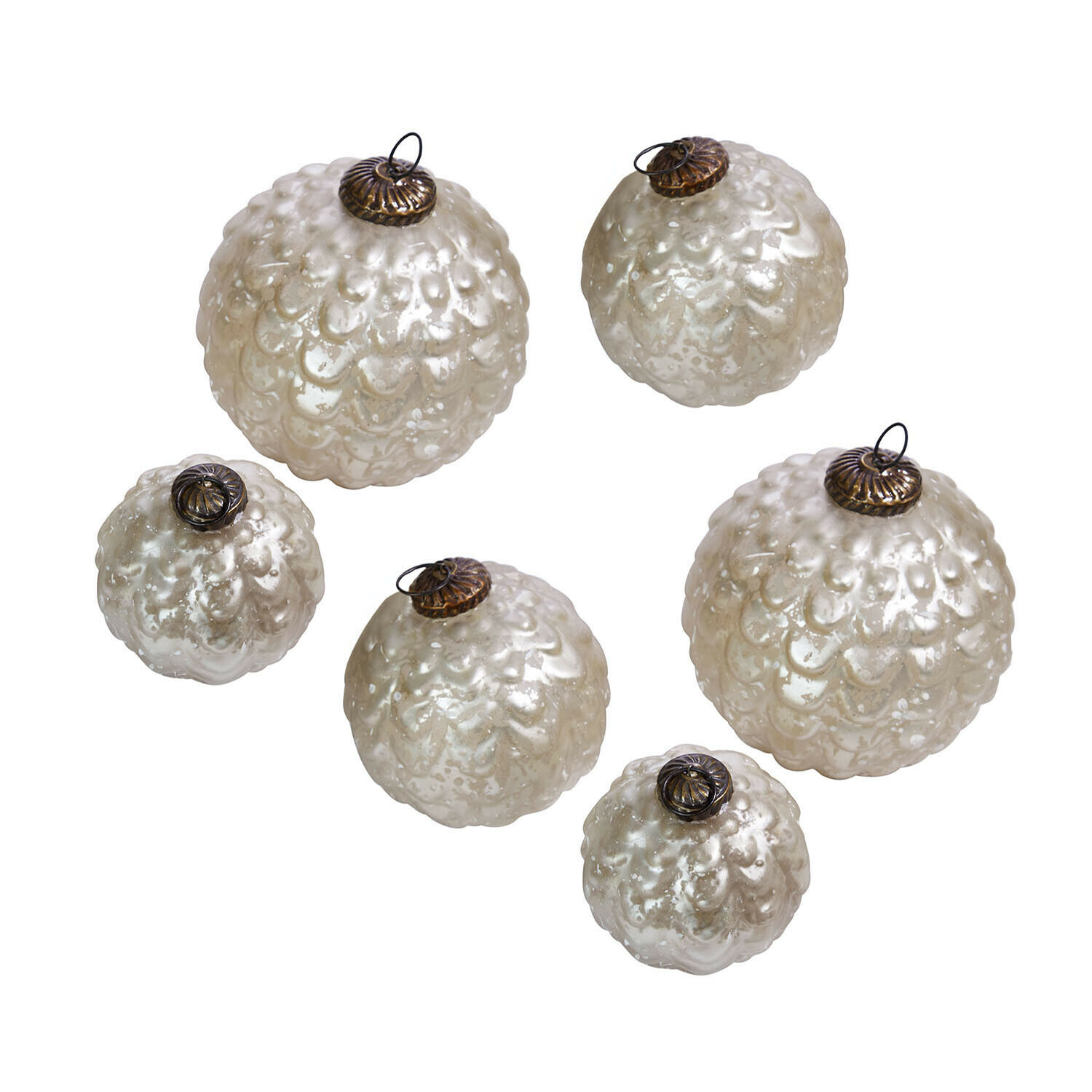 Kerstbal set van 6 Domara Set van zes witte glazen kerstballen met structuur en metalen ophangring
