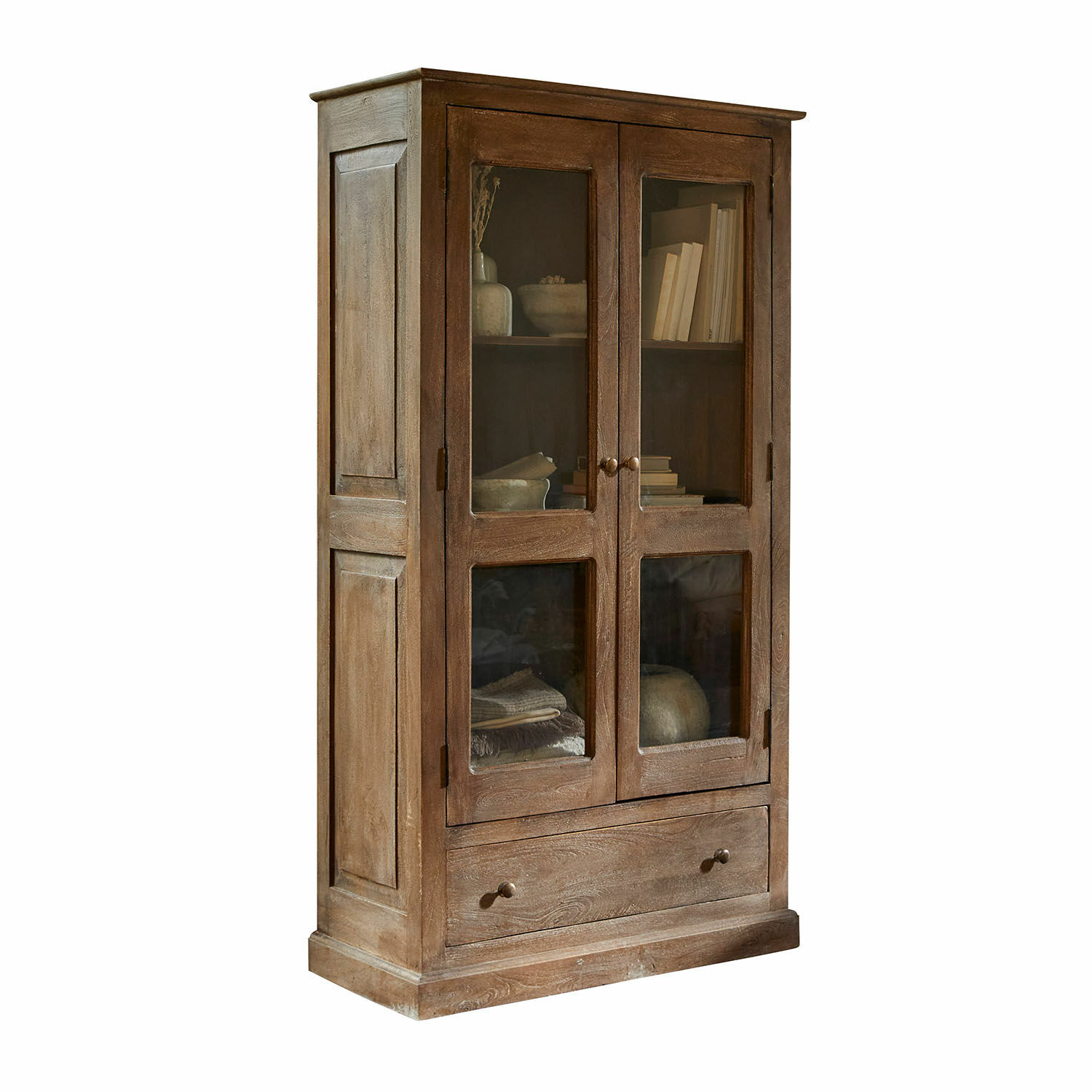 Kast Gévaudan Houten kast in natuurlijke bruine kleur met glazen deuren en lade voor boeken en decoratie