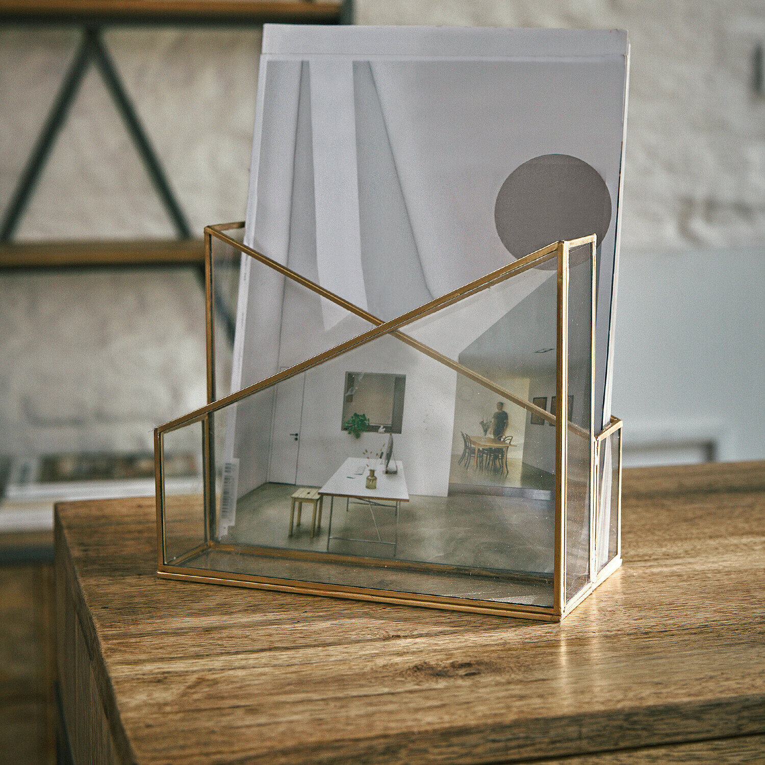 Tijdschriftenhouder Moselle Transparante documenthouder met gouden metalen frame voor bureau, papieropslag