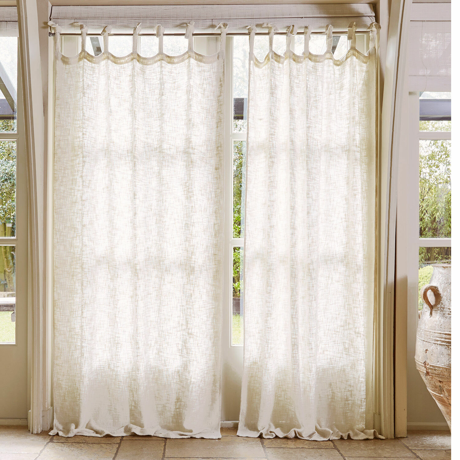 Gordijn Maddison Beige linnen gordijnen met lussen om op te hangen, lichte raamdecoratie voor woonkamer